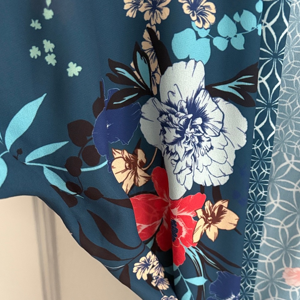 Flora Nikrooz Teal and White Short Kimono with Geometric Print - Picture 5 of 6